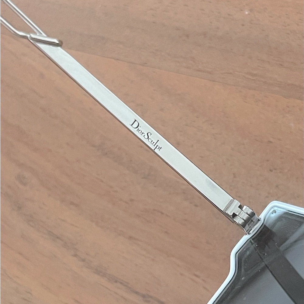 DiorSculpt mirrored Sunglasses - Picture 11 of 12